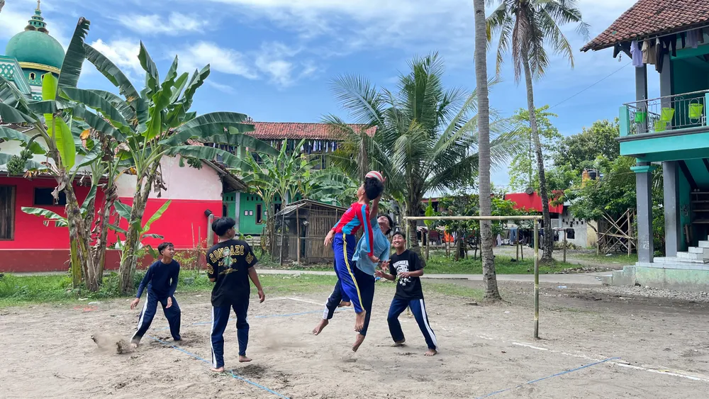 Penyerahan hadiah kepada para pemenang lomba