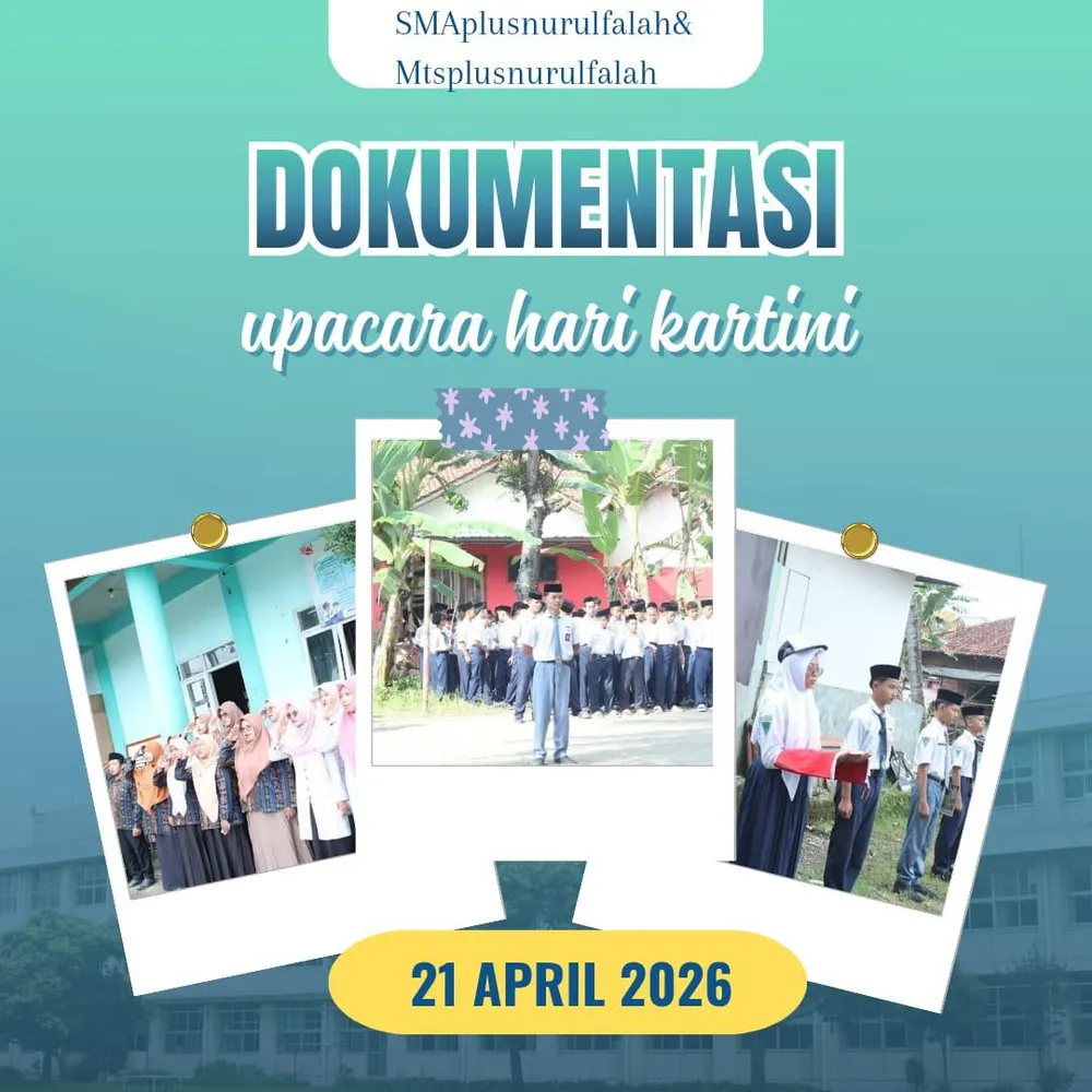 Barisan siswa mengikuti upacara Hari Kartini dengan khidmat di halaman sekolah